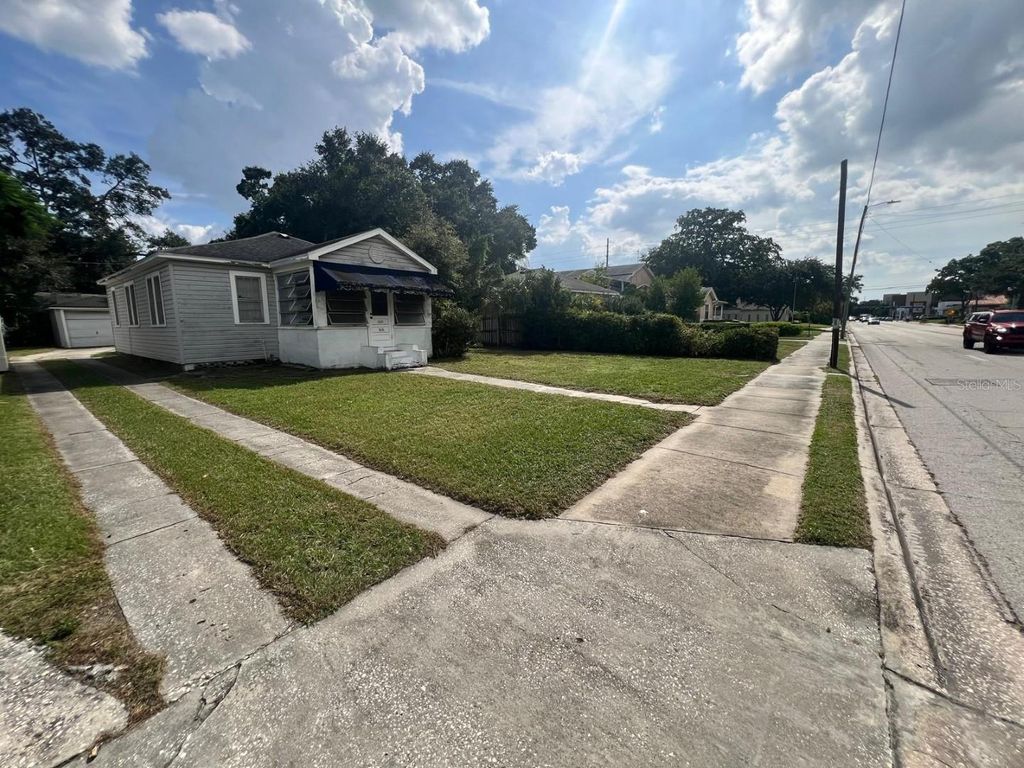 Photo of 3616 W Azeele Street, Tampa, FL 33609 (MLS # TB8449783)