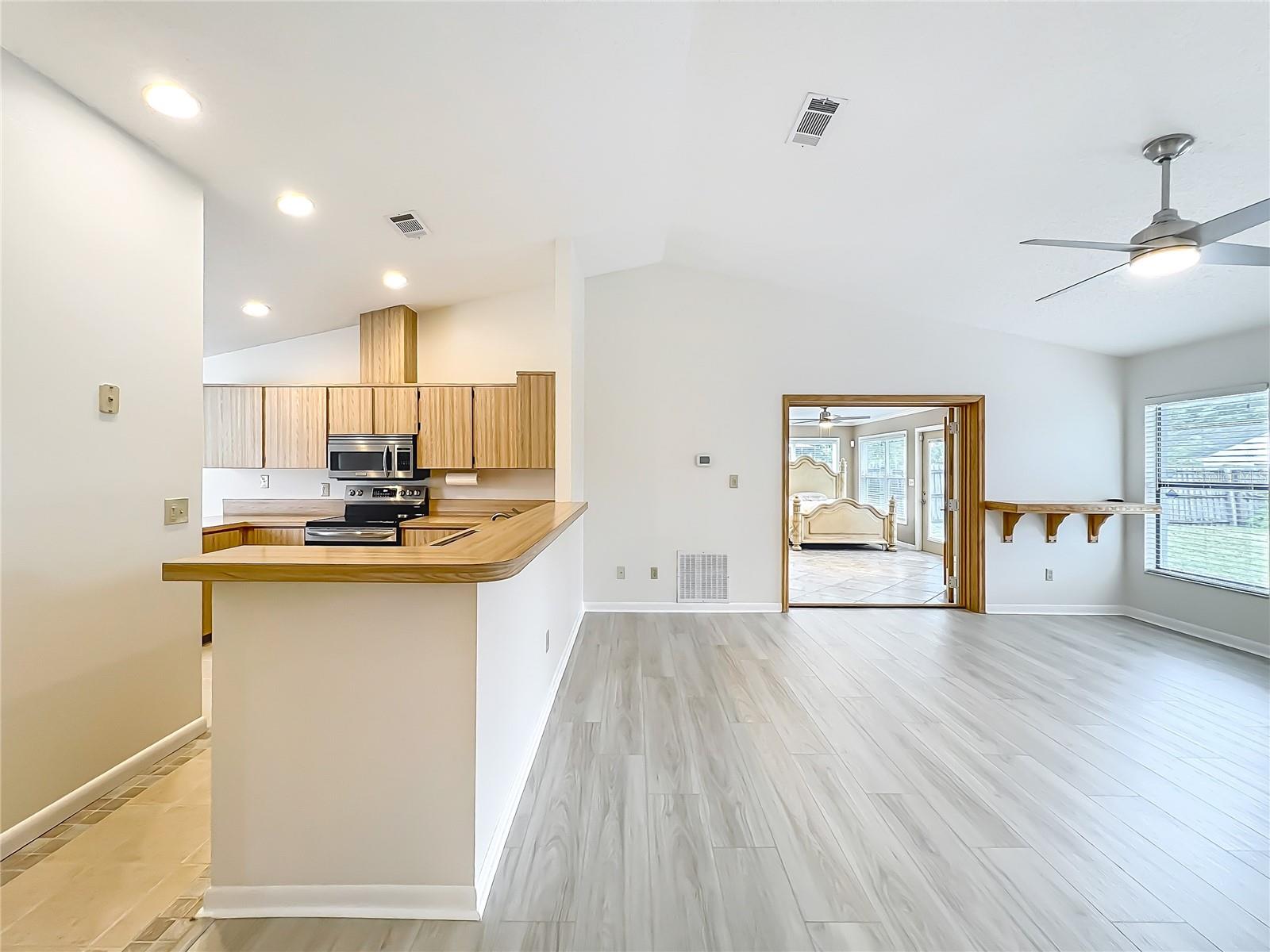5452 HIGGINS WAY