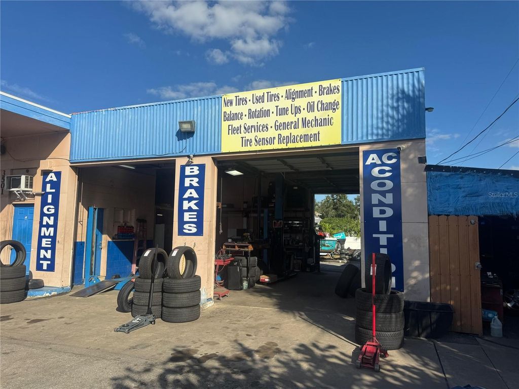 Photo of 3501 14th Street W, Bradenton, FL 34205 (MLS # A4677766)