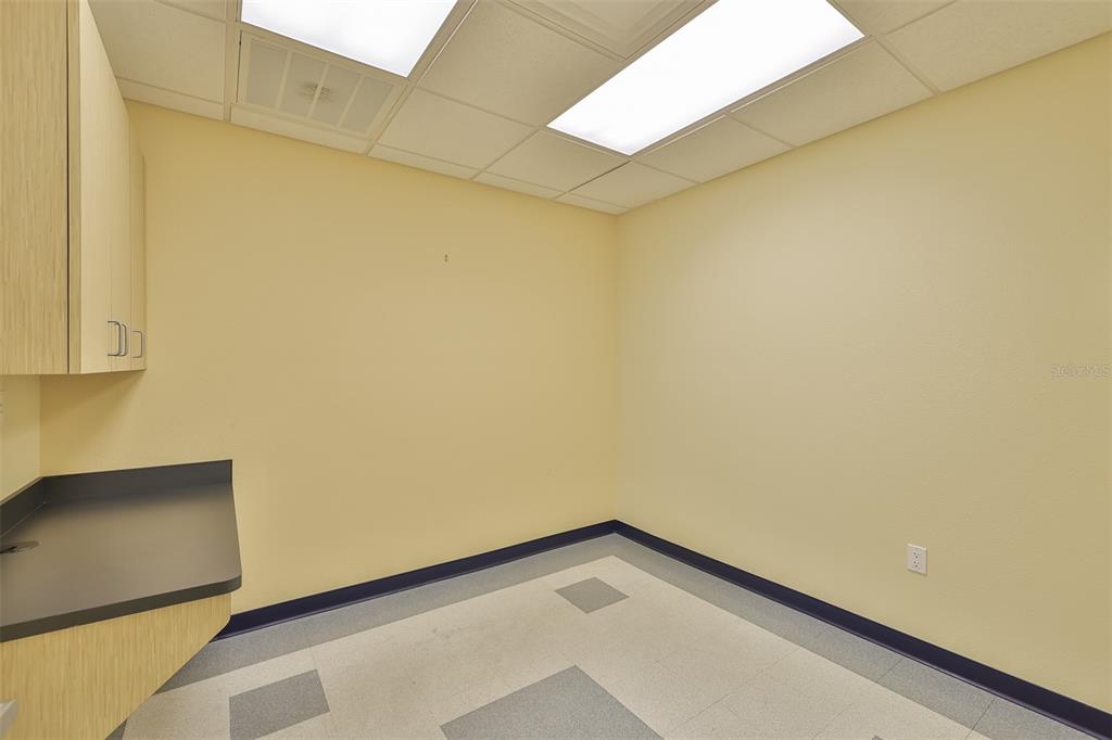 KENILWORTH - Commercial Sale