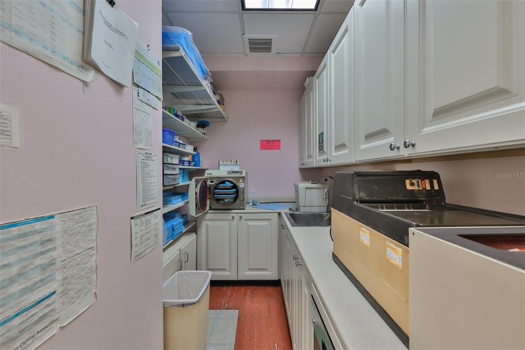 KENILWORTH - Commercial Sale