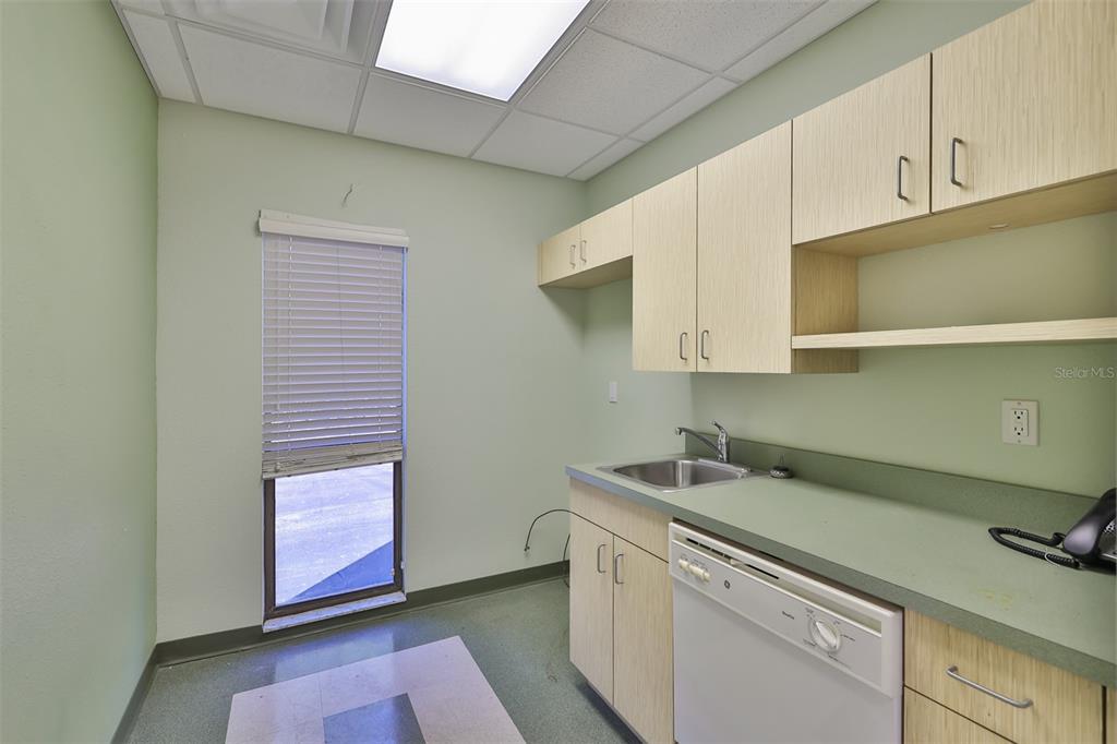 KENILWORTH - Commercial Sale