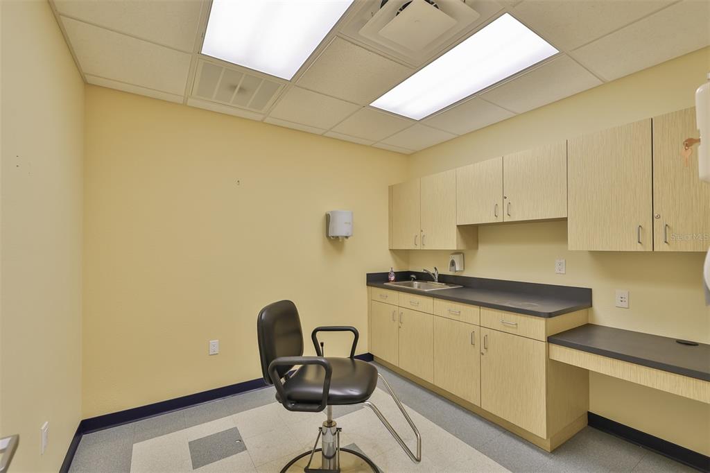 KENILWORTH - Commercial Sale