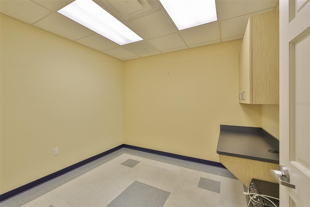 KENILWORTH - Commercial Sale