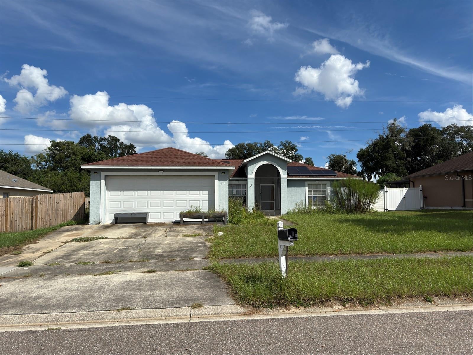 871 LAKE JACKSON CIRCLE