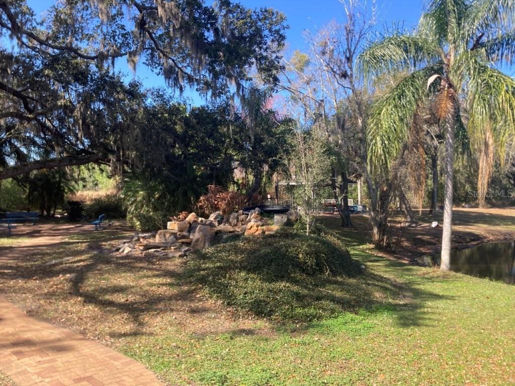 SUNERT LAKE - Residential