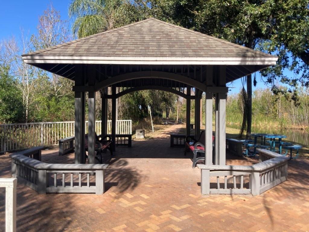 SUNERT LAKE - Residential