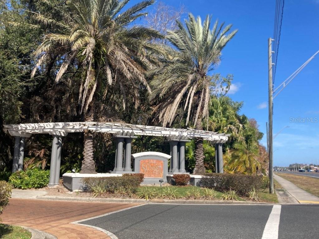 SUNERT LAKE - Residential