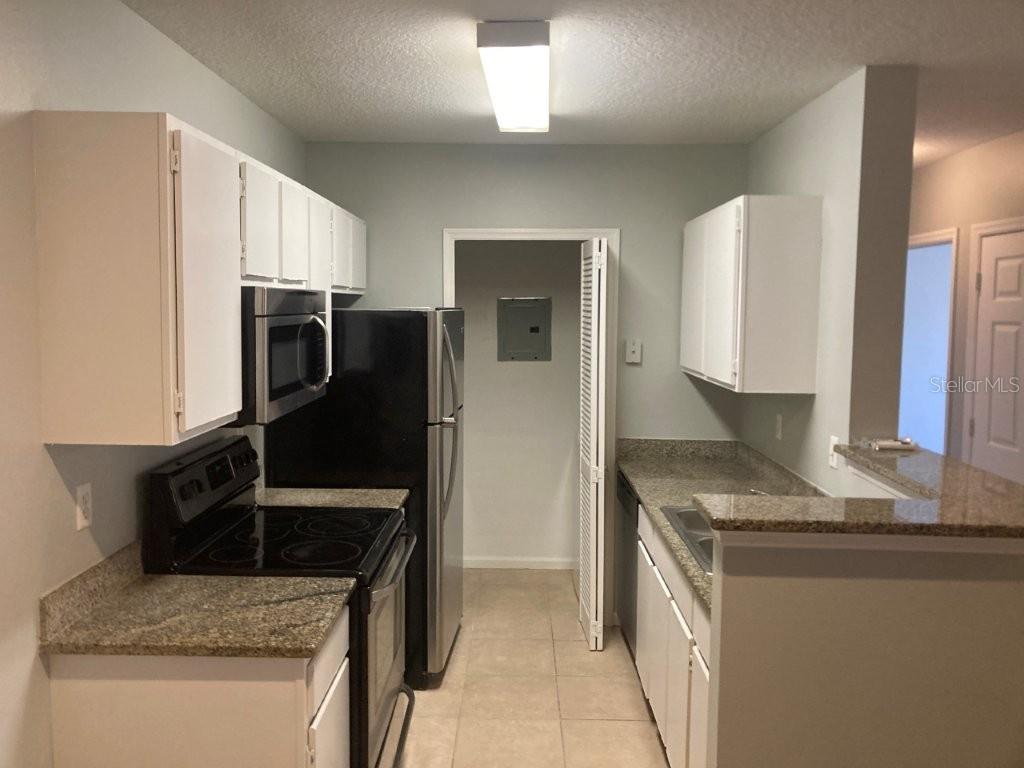 SUNERT LAKE - Residential