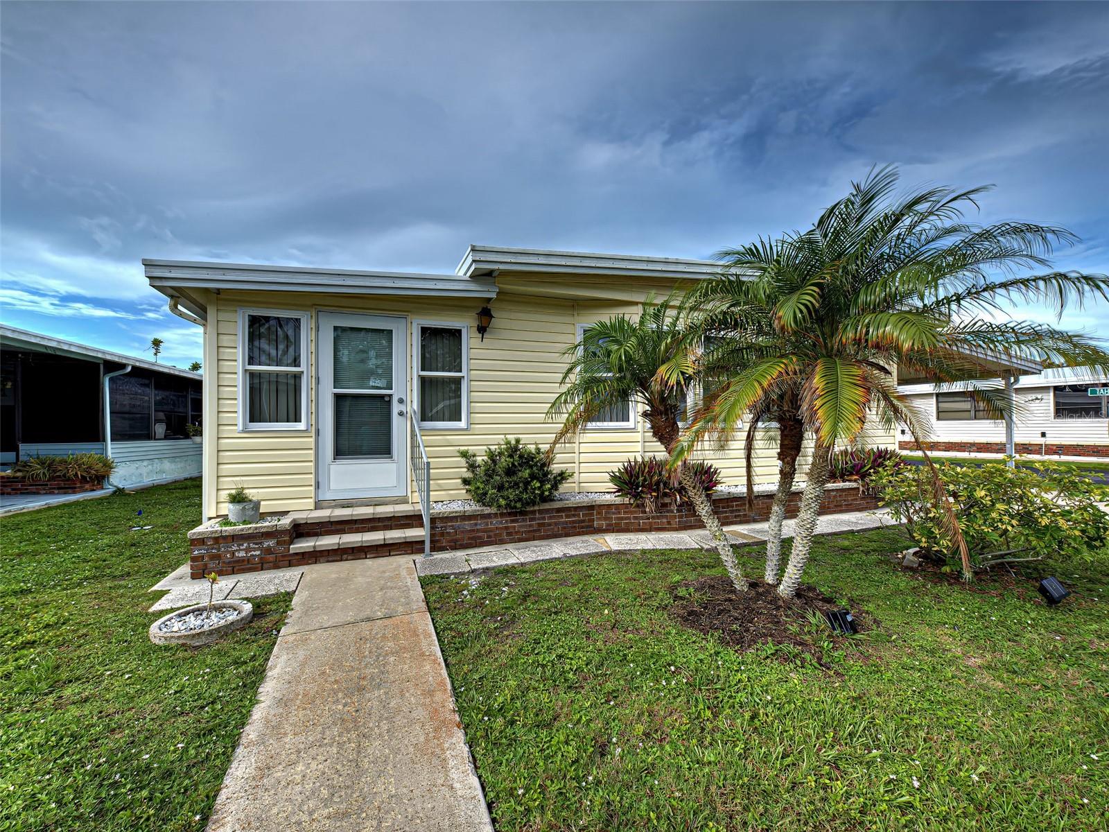 POLYNESIAN VILLAGE - Residential
