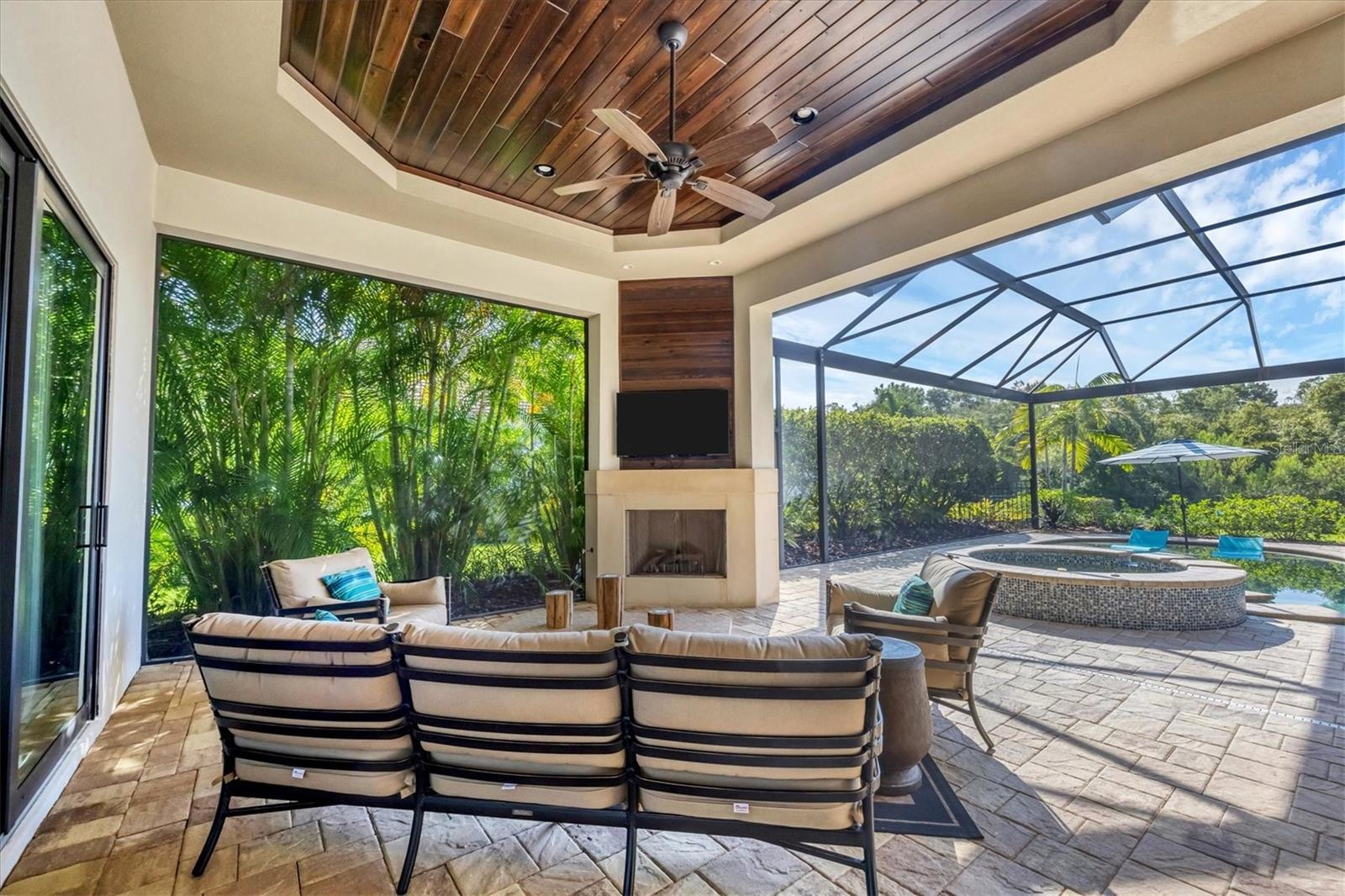 COUNTRY CLUB EAST AT LAKEWD RNCH UU2 - Residential