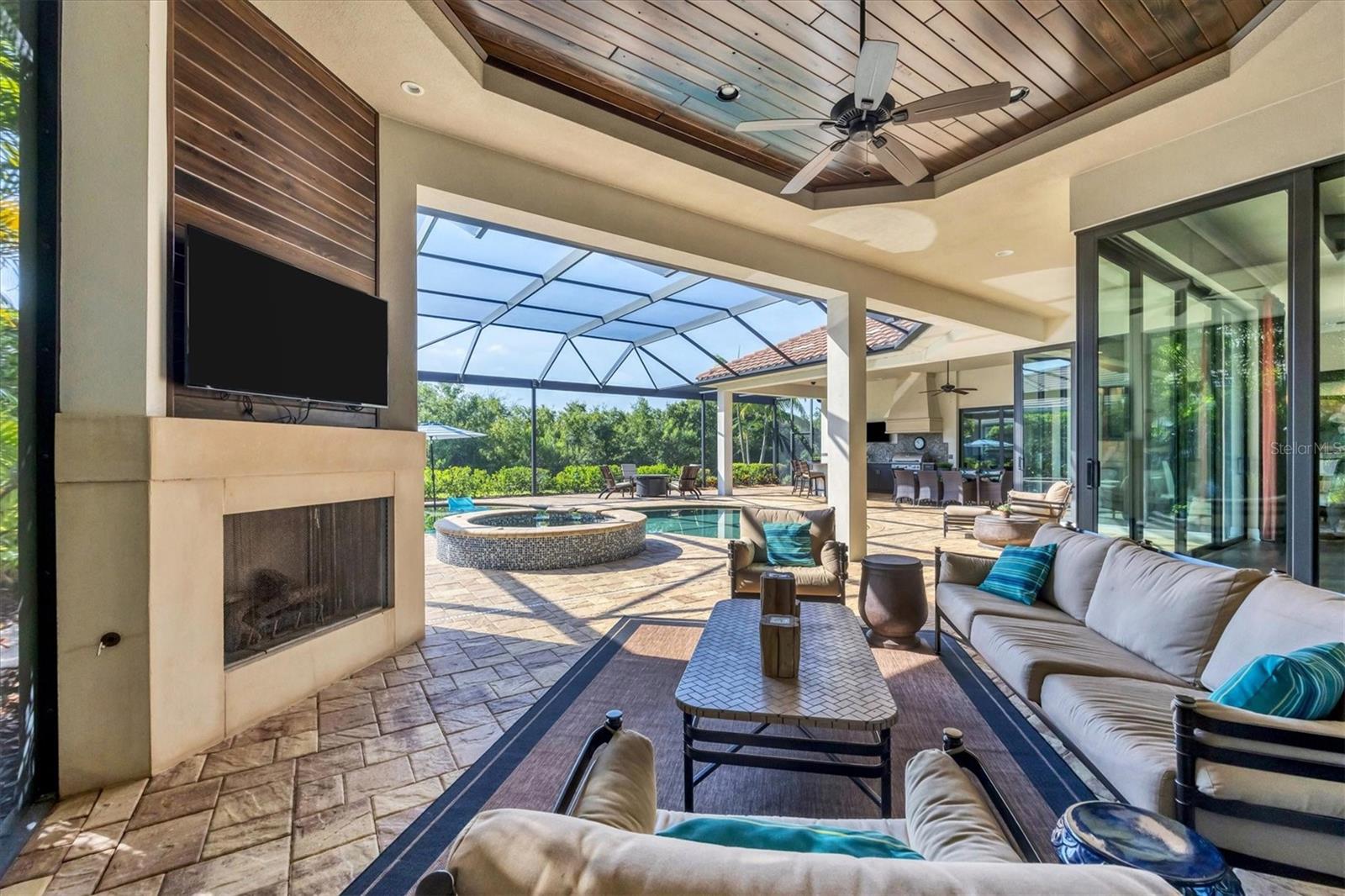 COUNTRY CLUB EAST AT LAKEWD RNCH UU2 - Residential