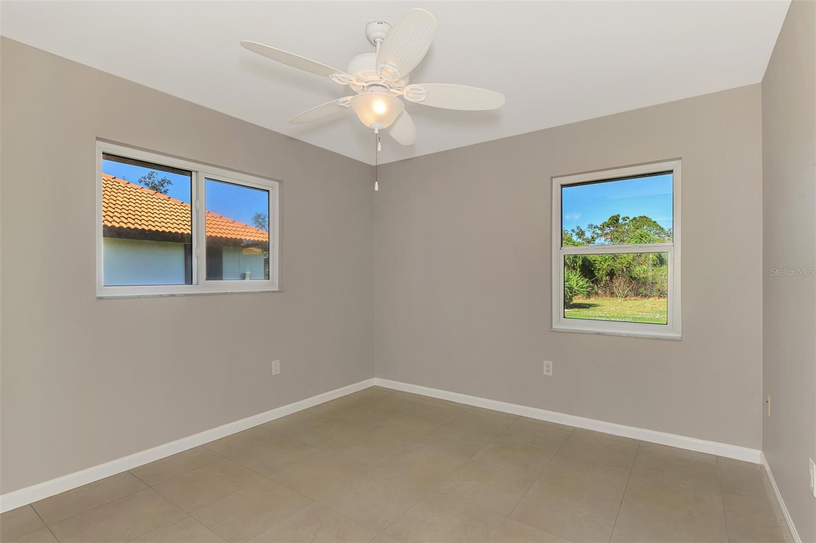LAUREL HOLLOW - Residential