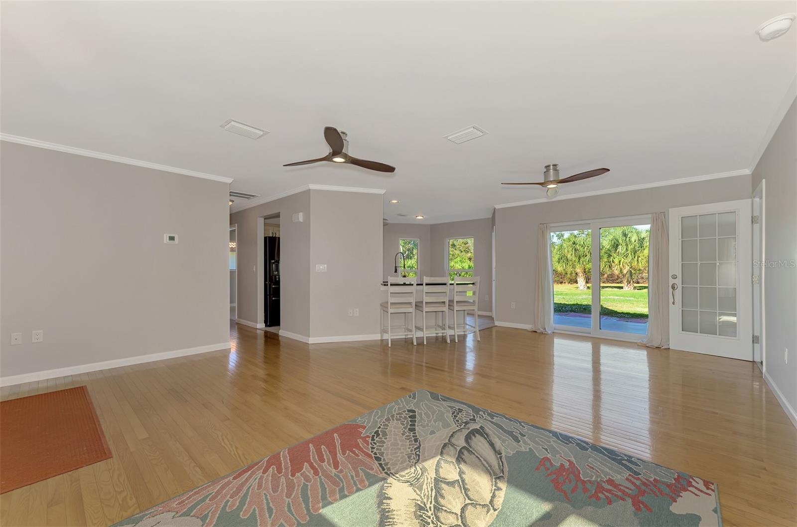 LAUREL HOLLOW - Residential