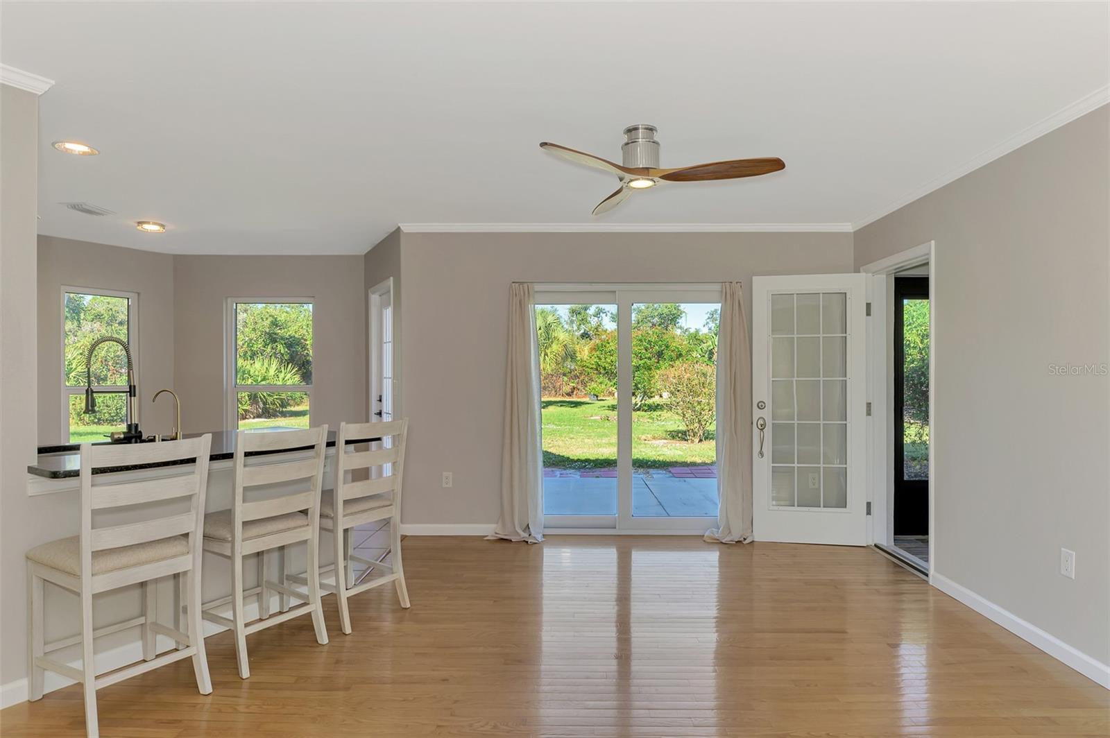 LAUREL HOLLOW - Residential