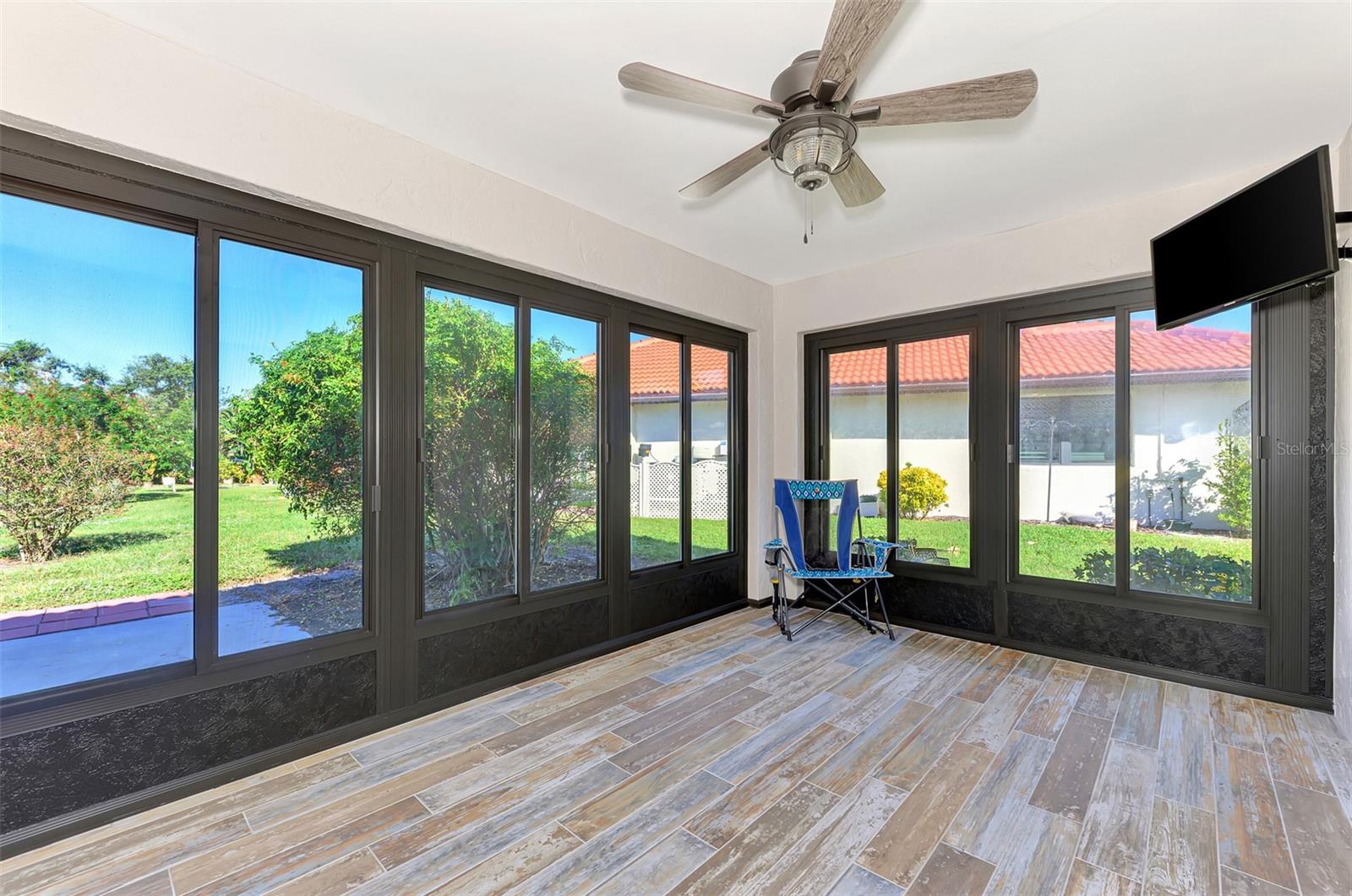 LAUREL HOLLOW - Residential