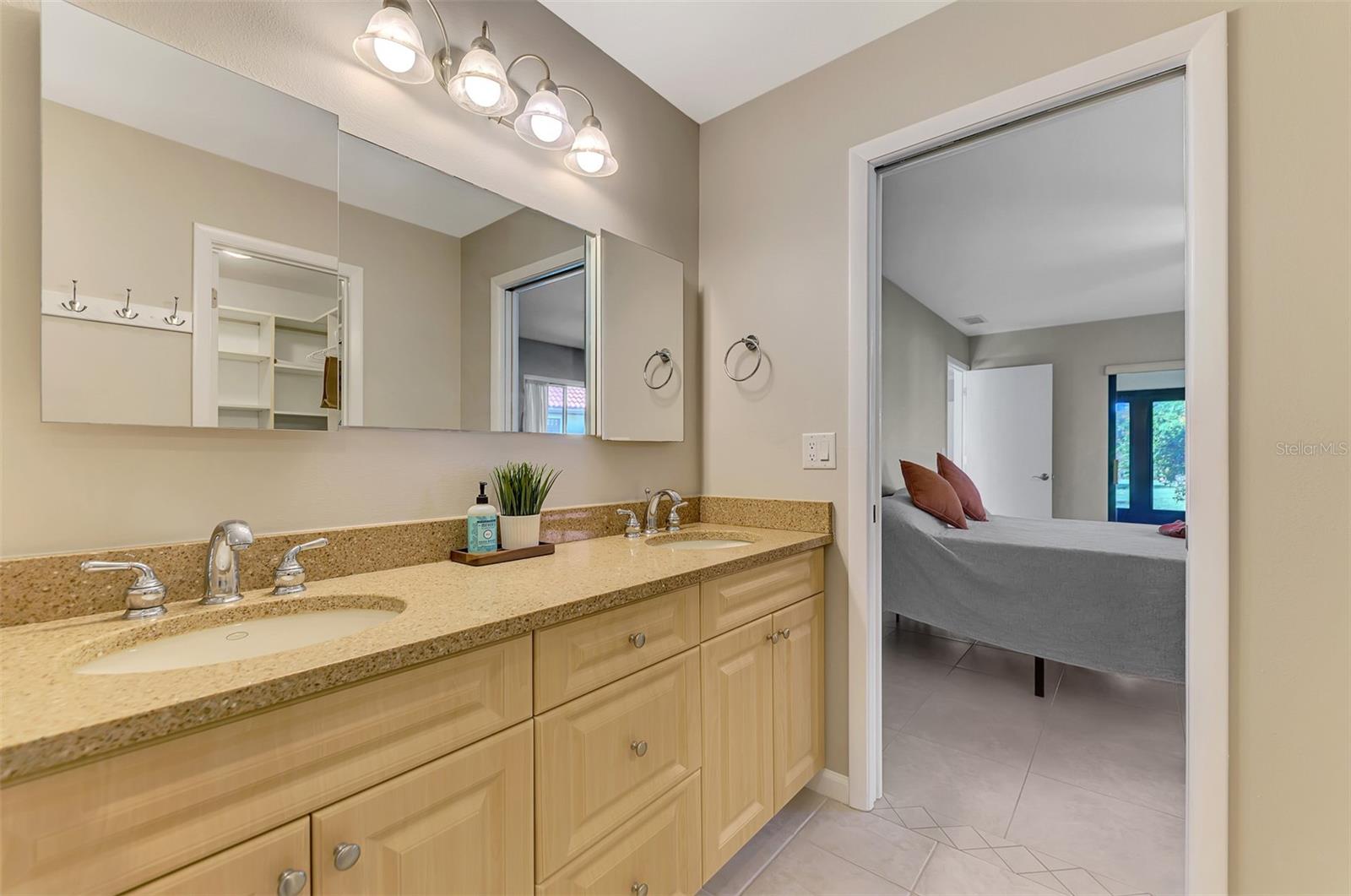 LAUREL HOLLOW - Residential