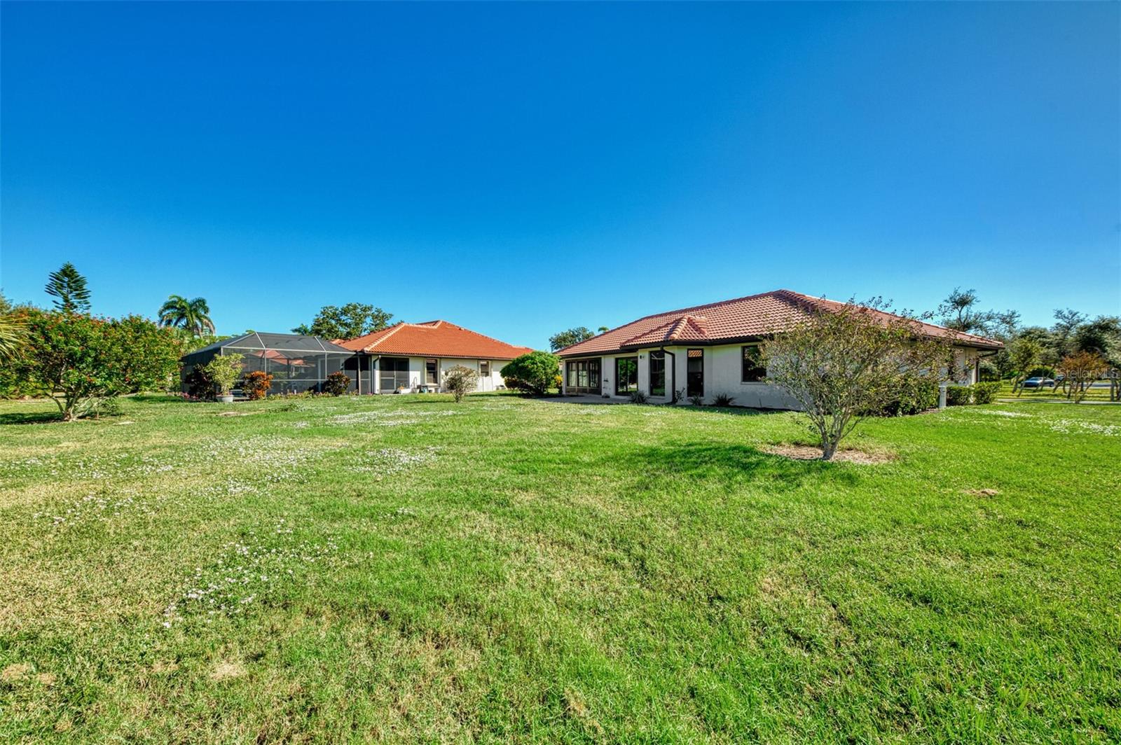 LAUREL HOLLOW - Residential