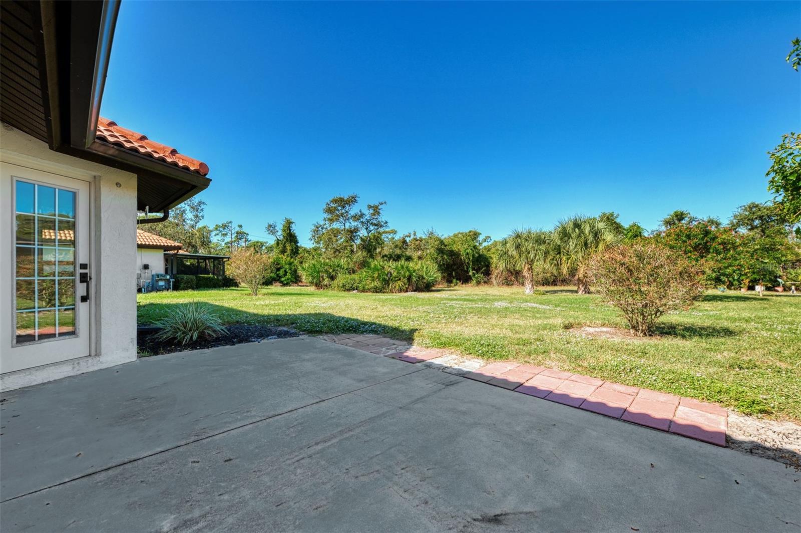 LAUREL HOLLOW - Residential