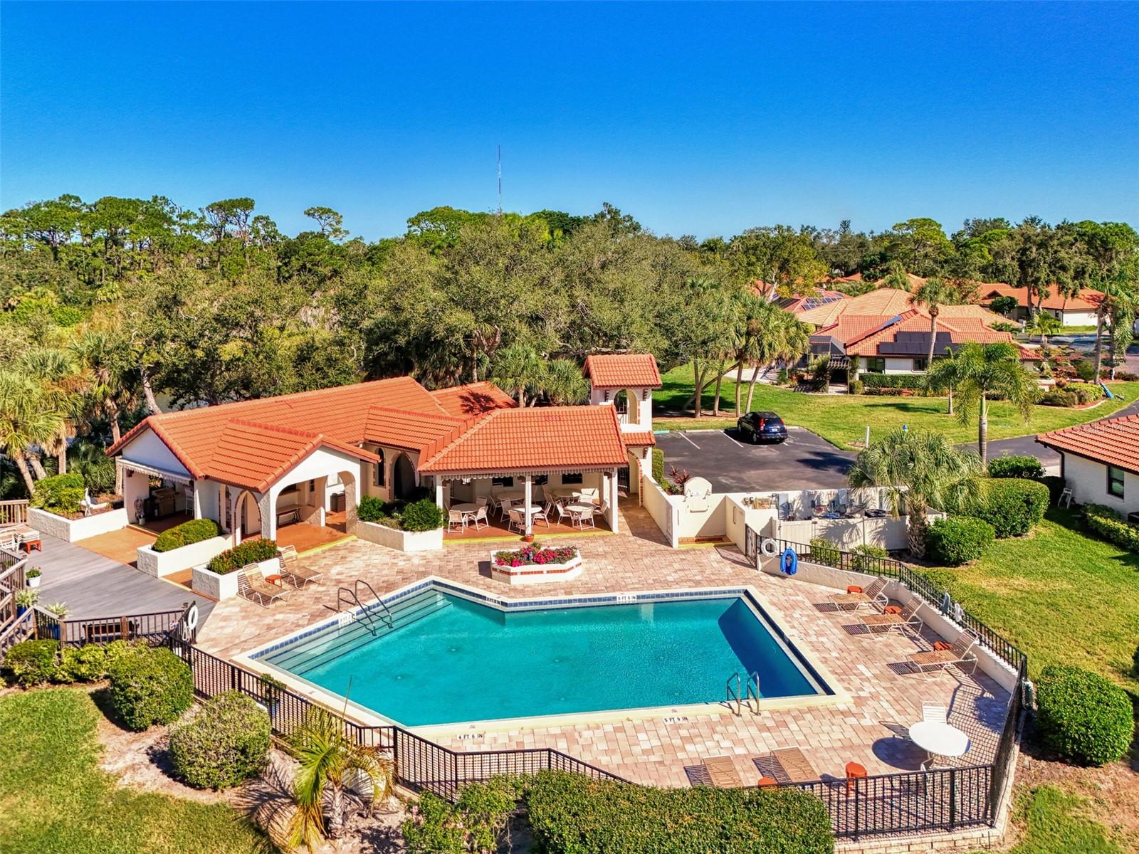 LAUREL HOLLOW - Residential