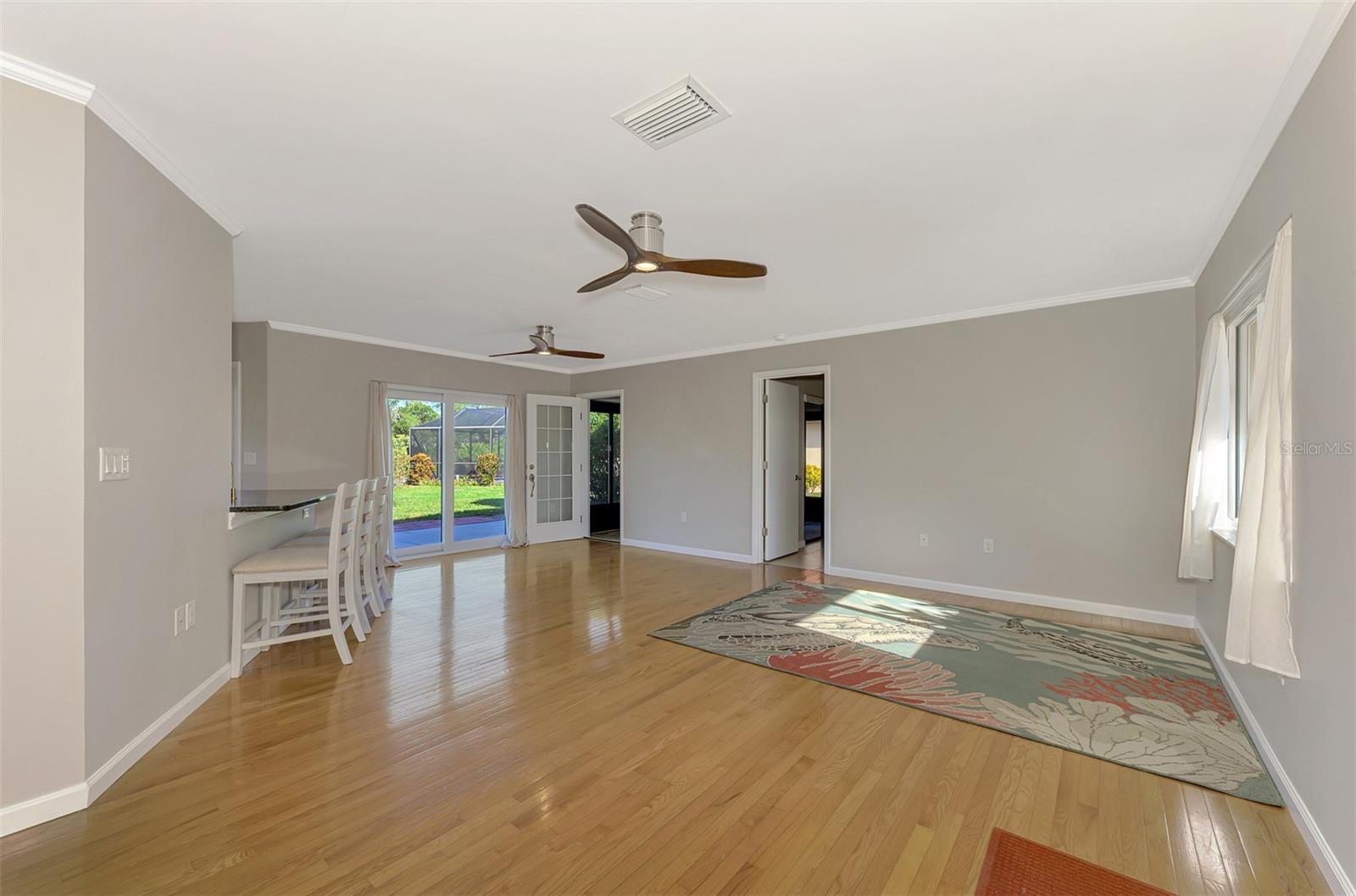LAUREL HOLLOW - Residential
