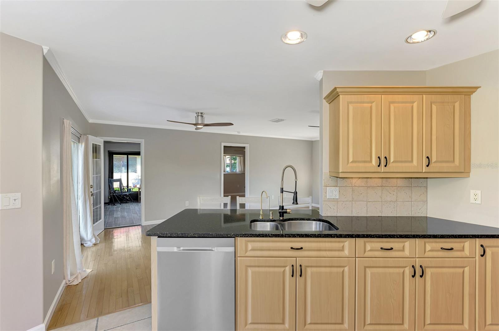 LAUREL HOLLOW - Residential