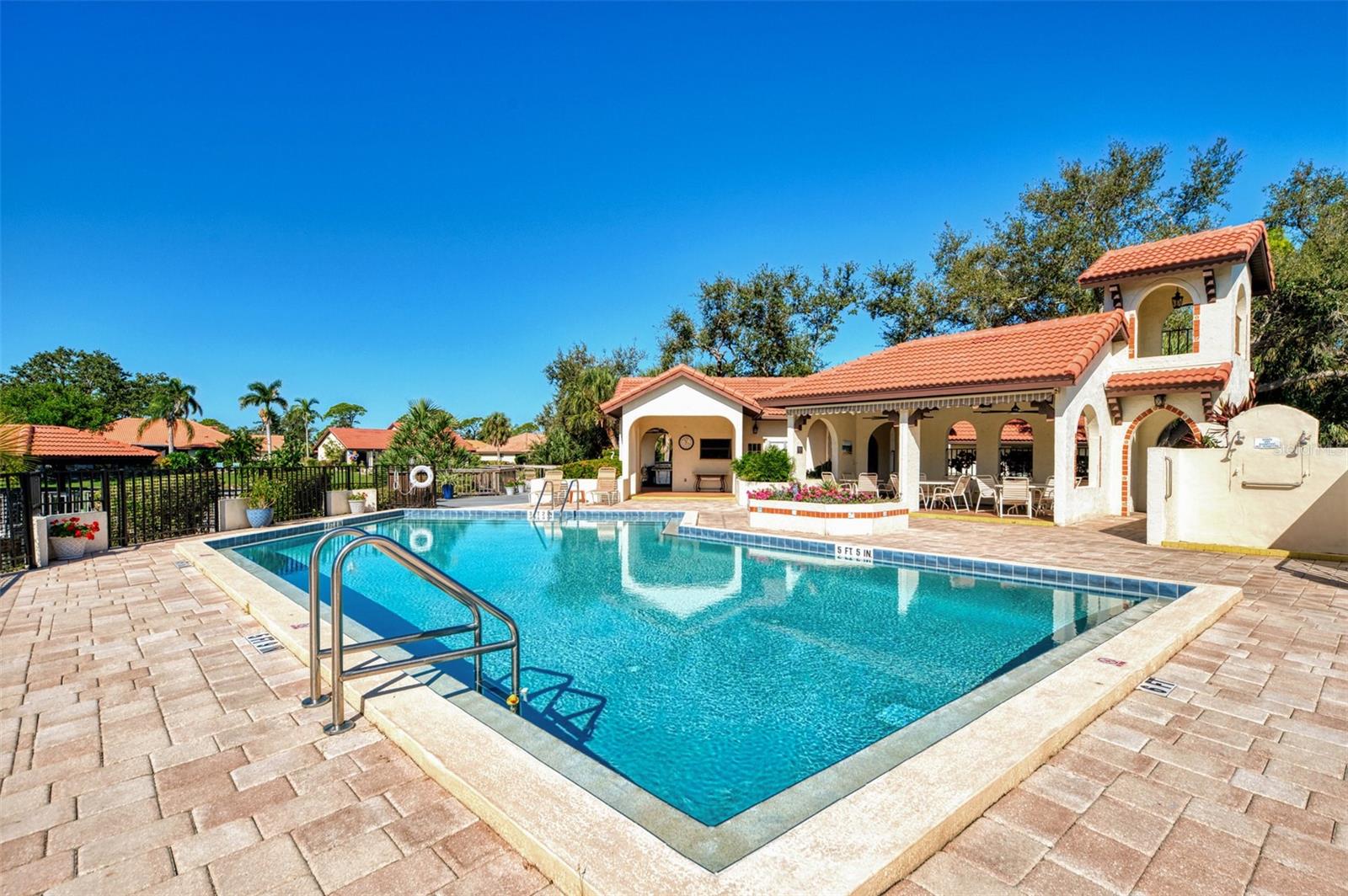 LAUREL HOLLOW - Residential