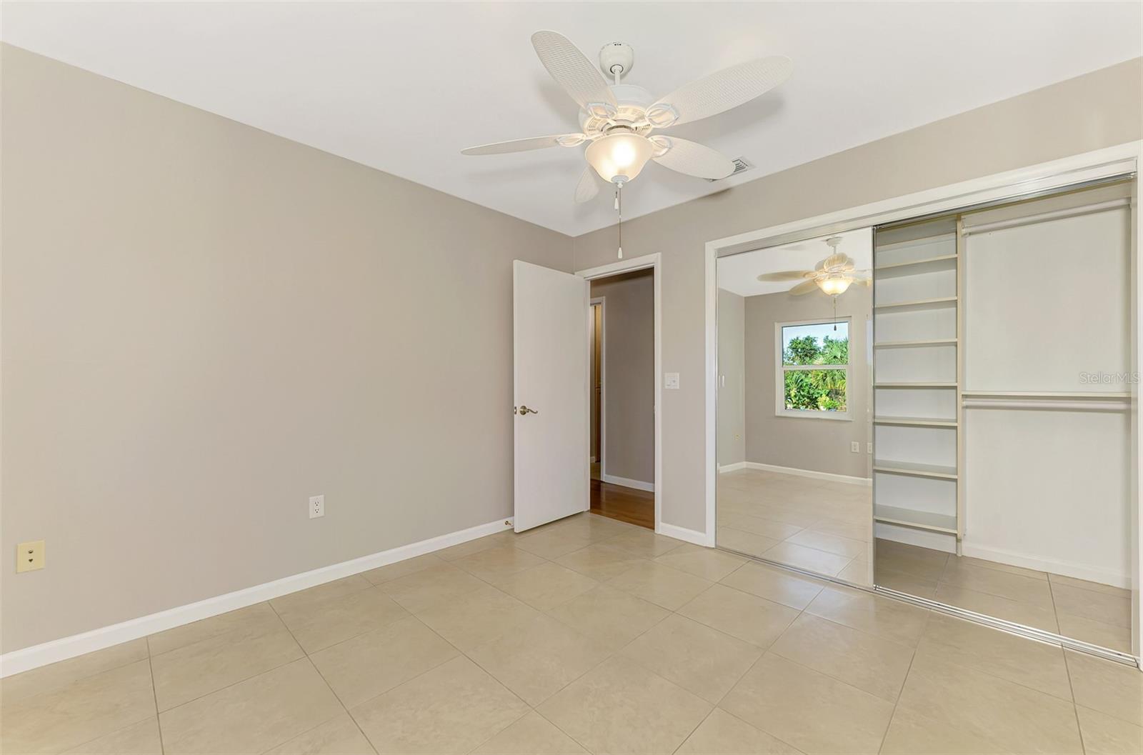LAUREL HOLLOW - Residential