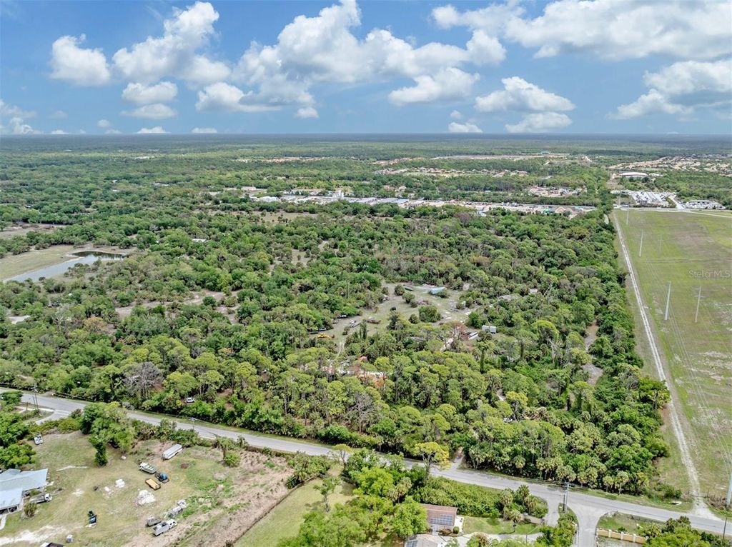 Photo of 400 S Havana Road, Venice, FL 34292 (MLS # N6143729)