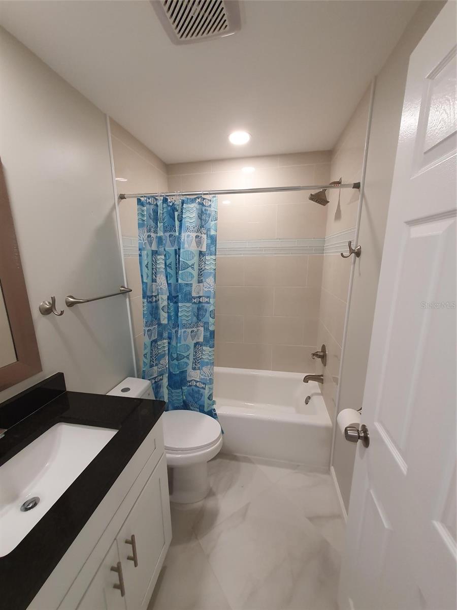 HIDDEN LAKE VILLAS - Residential Lease