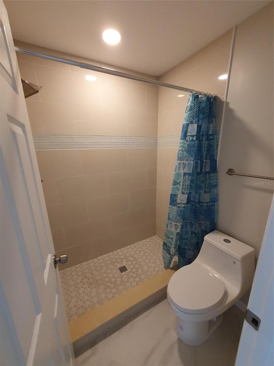 HIDDEN LAKE VILLAS - Residential Lease