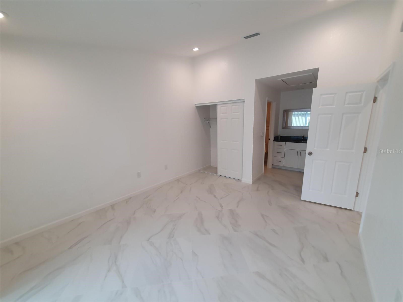 HIDDEN LAKE VILLAS - Residential Lease