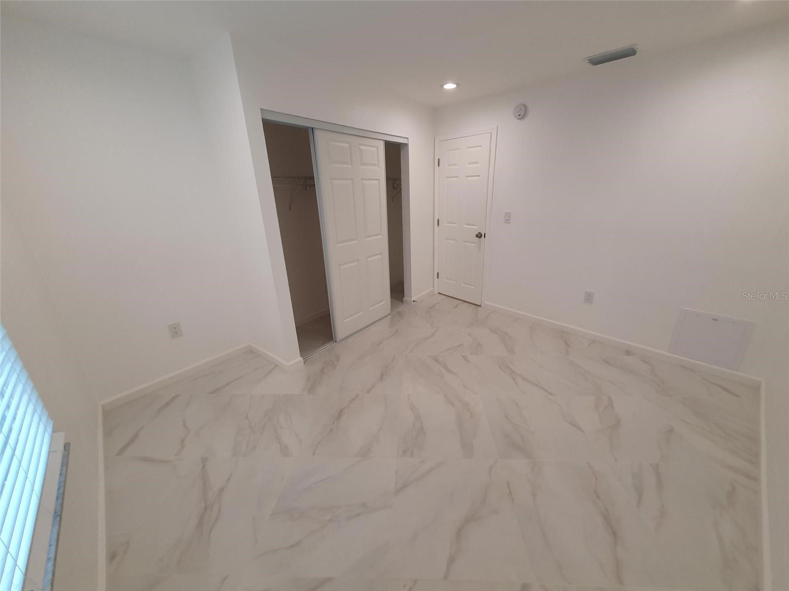 HIDDEN LAKE VILLAS - Residential Lease