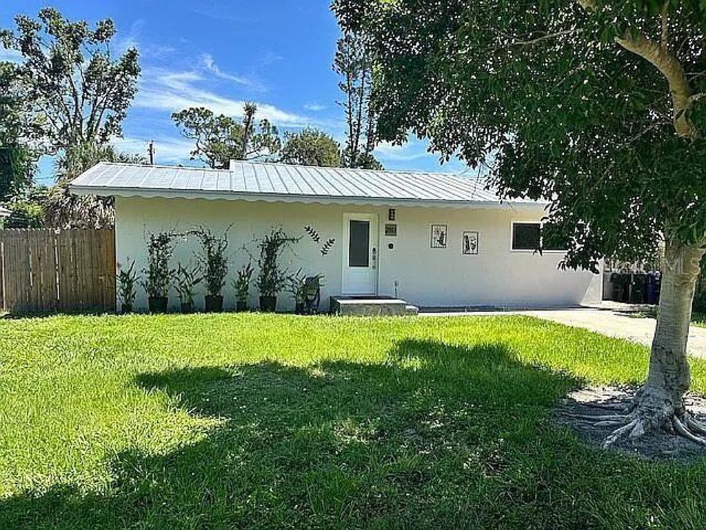 Photo of 2117 Palm Terrace, Sarasota, FL 34231 (MLS # O6344458)