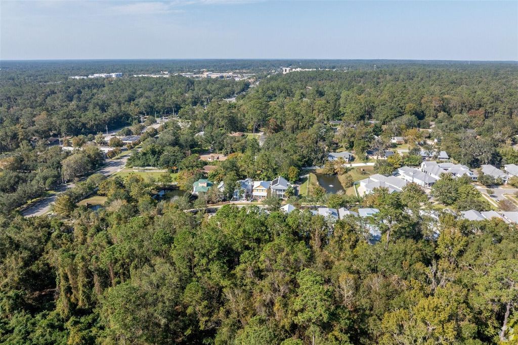 Photo of 703 NE 6th Place, Gainesville, FL 32601 (MLS # GC540213)