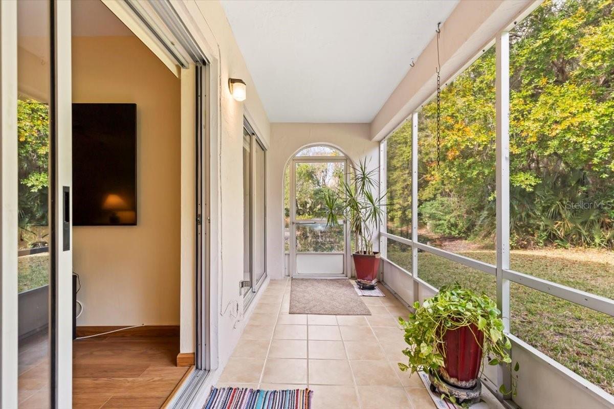 THOUSAND OAKS CONDO - Residential