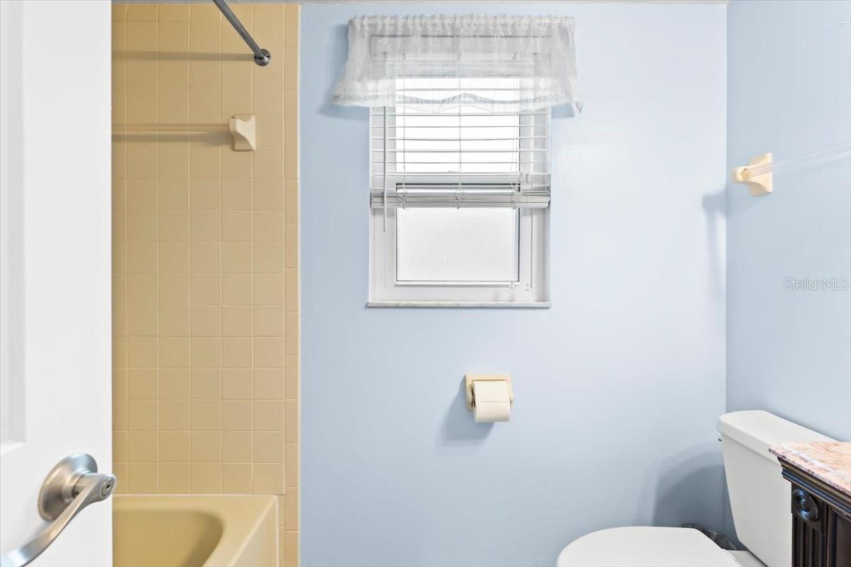 THOUSAND OAKS CONDO - Residential