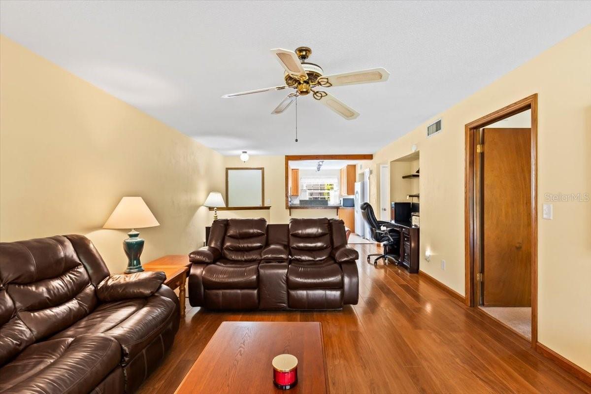 THOUSAND OAKS CONDO - Residential