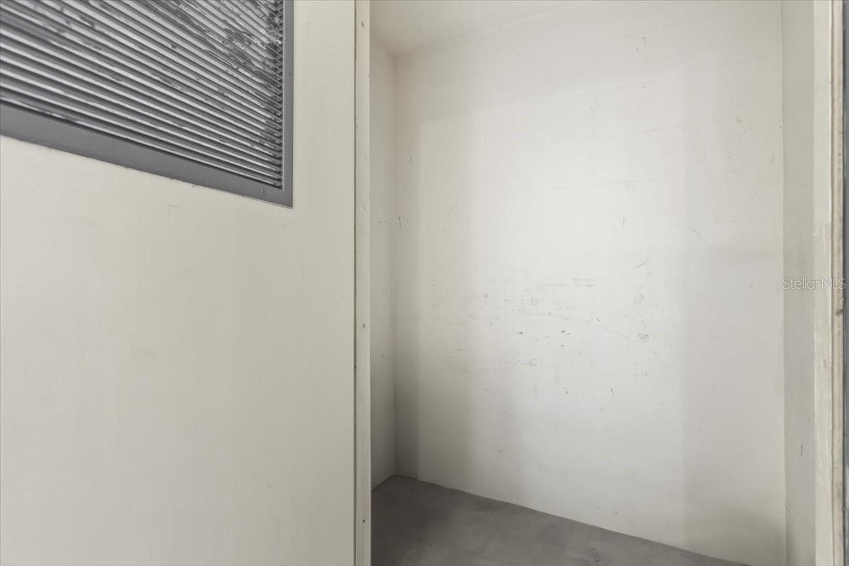 THOUSAND OAKS CONDO - Residential