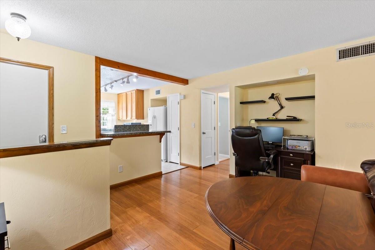 THOUSAND OAKS CONDO - Residential