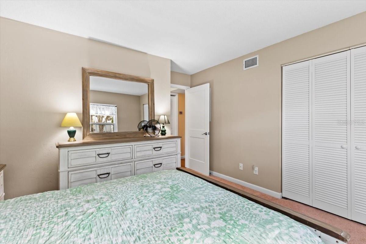 THOUSAND OAKS CONDO - Residential