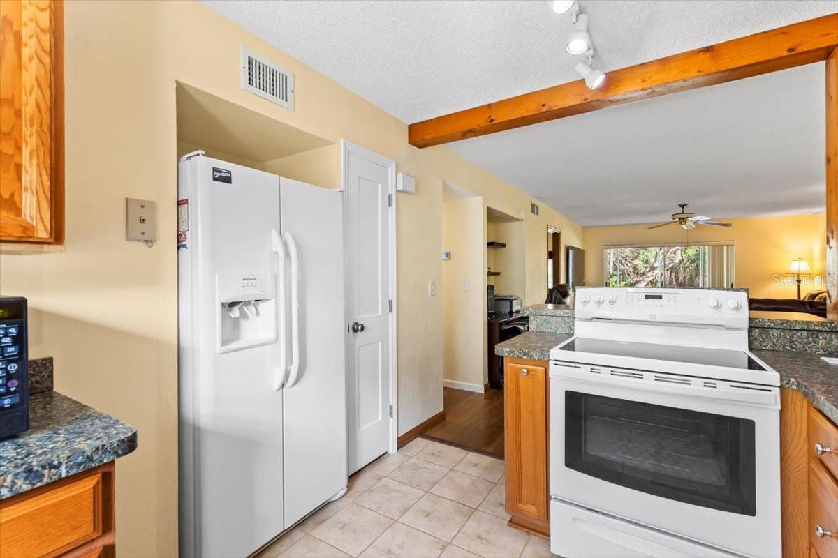 THOUSAND OAKS CONDO - Residential