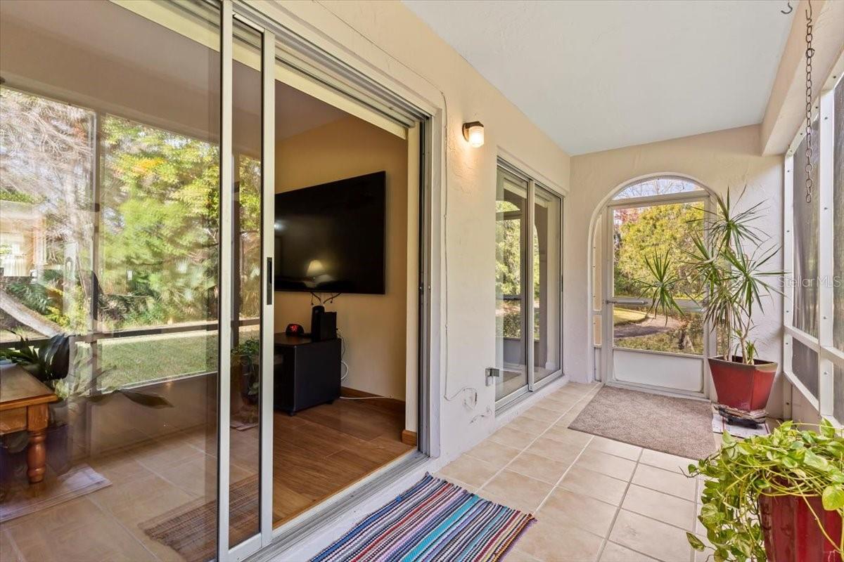 THOUSAND OAKS CONDO - Residential