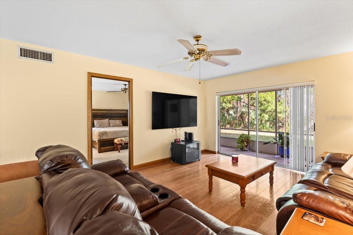 THOUSAND OAKS CONDO - Residential