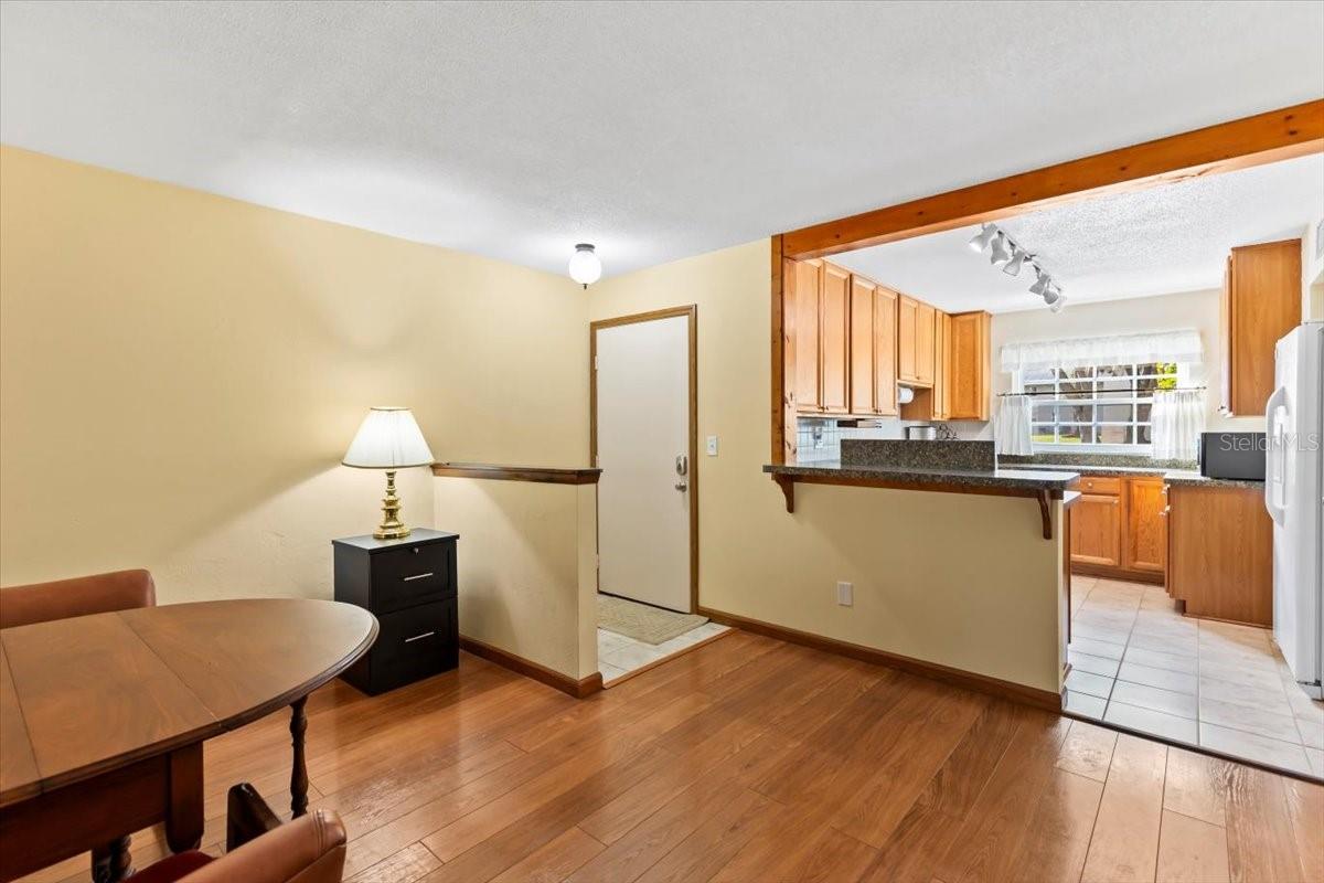 THOUSAND OAKS CONDO - Residential