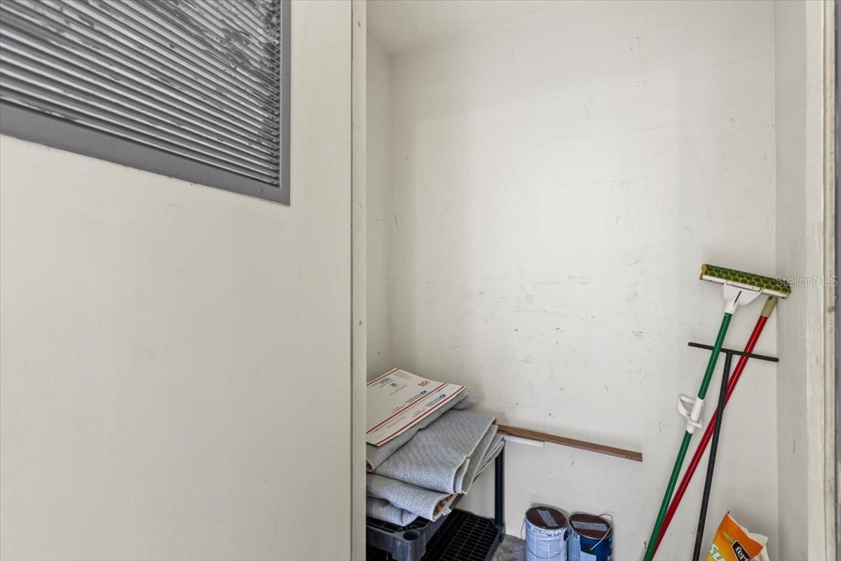 THOUSAND OAKS CONDO - Residential