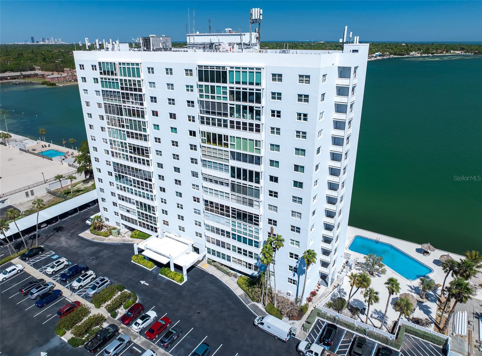 SKY HARBOUR CONDO APTS - Residential