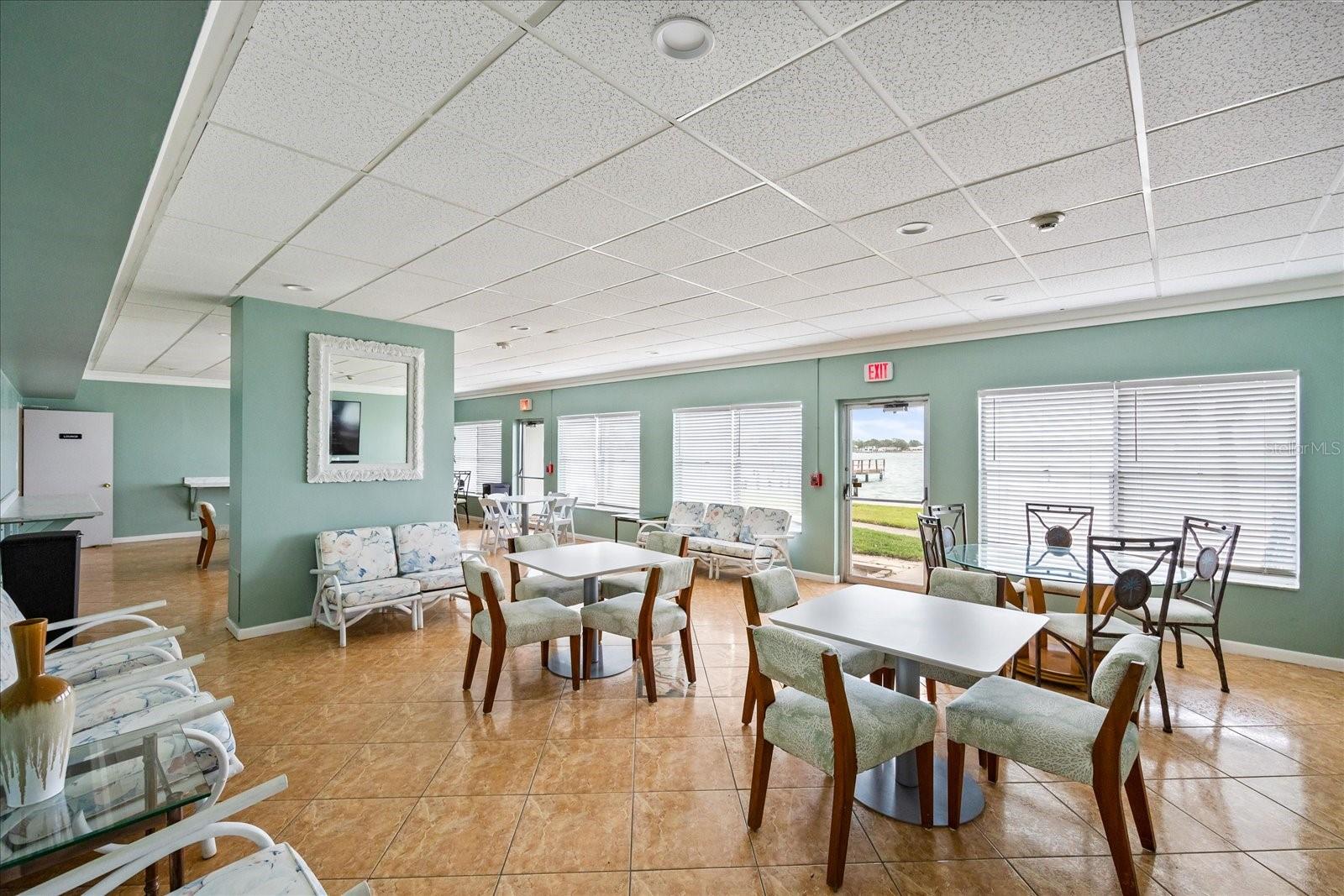 SKY HARBOUR CONDO APTS - Residential