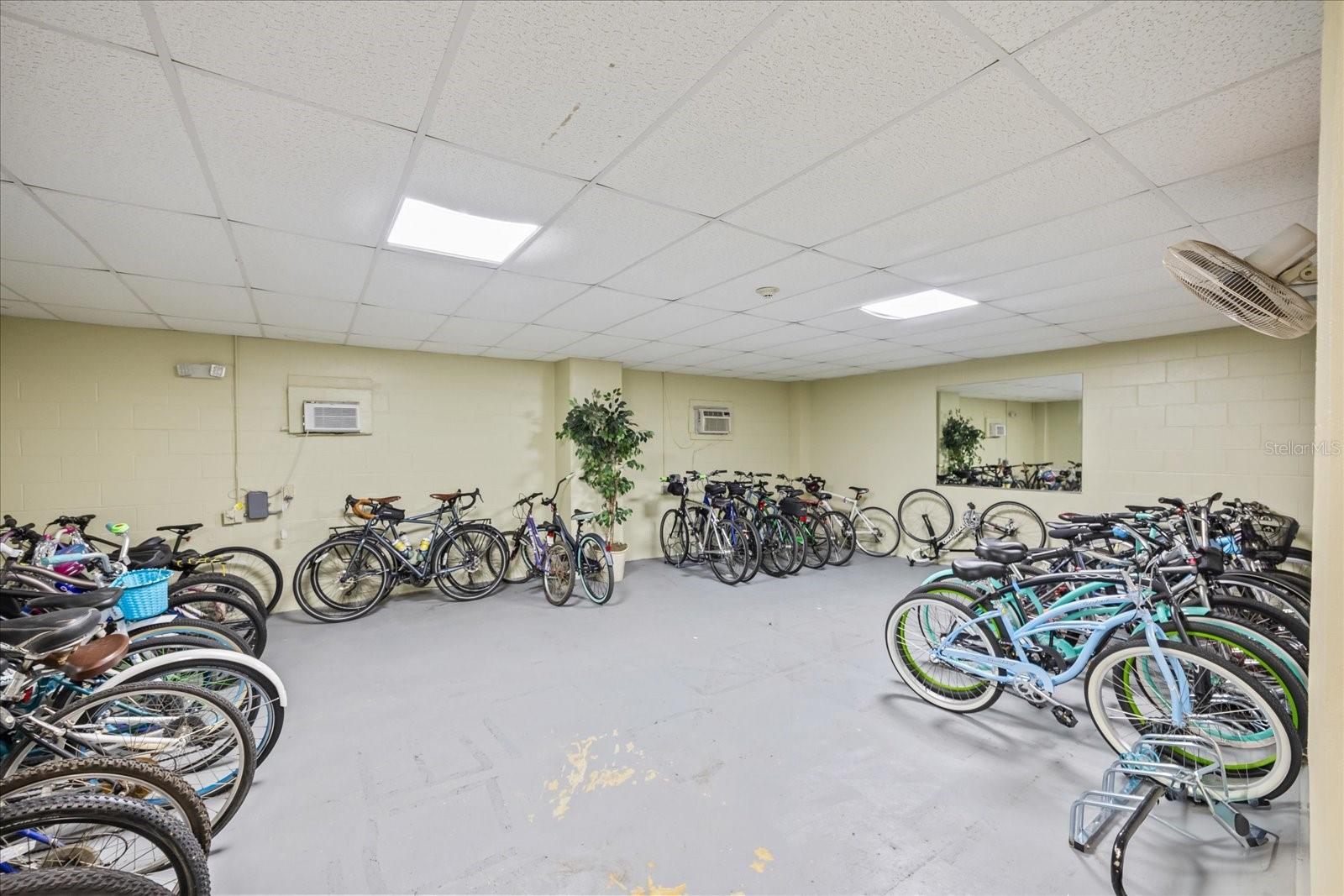 SKY HARBOUR CONDO APTS - Residential