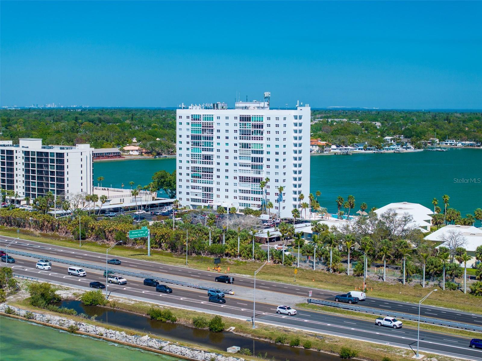 SKY HARBOUR CONDO APTS - Residential